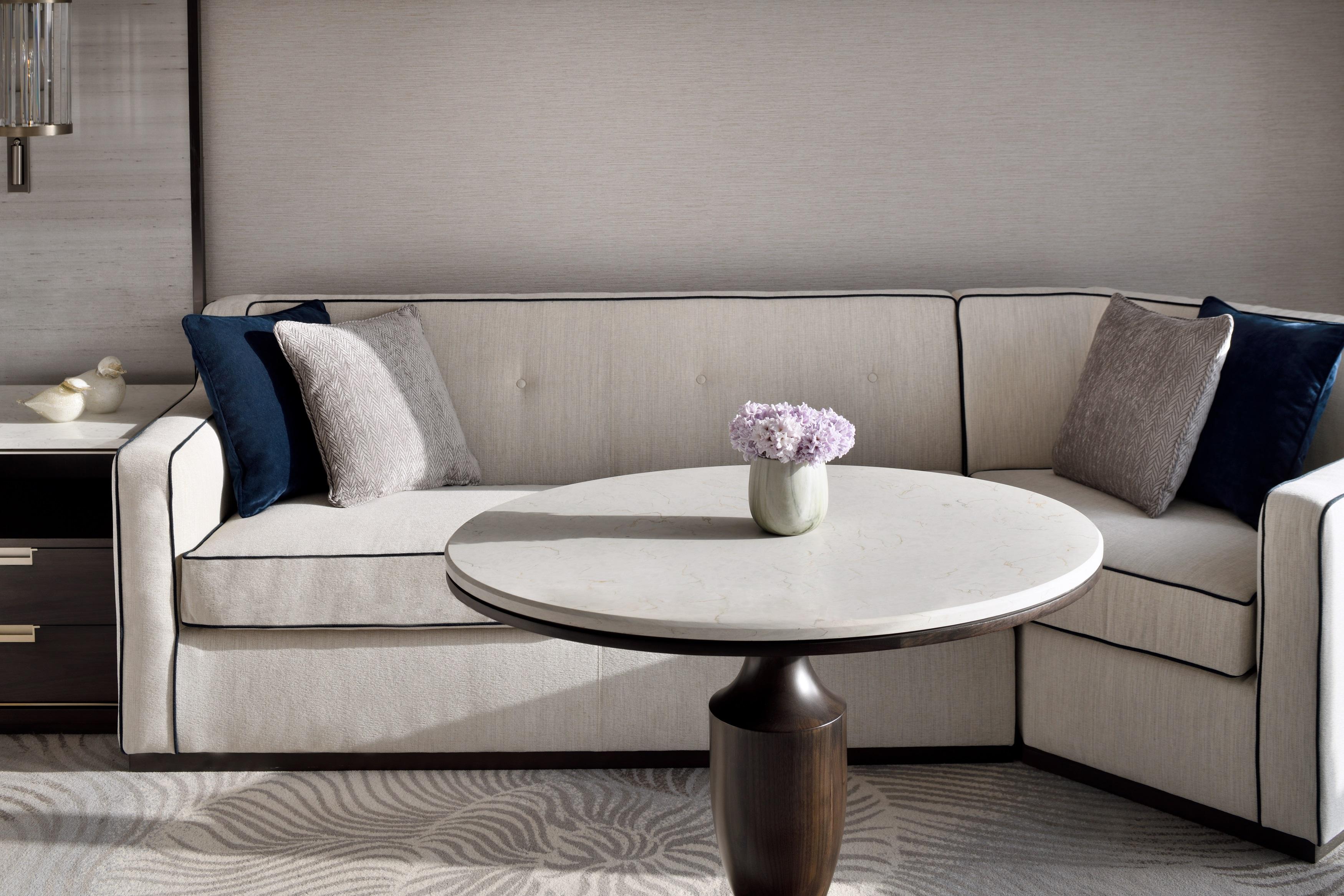 แอดเดรส ดาวน์ทาวน์ Hotel ดูไบ ภายนอก รูปภาพ A sofa