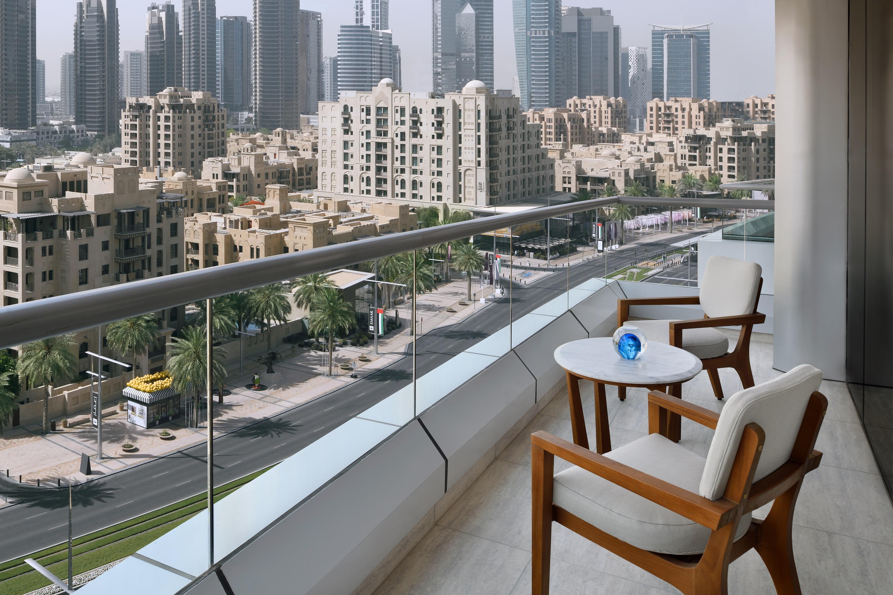 แอดเดรส ดาวน์ทาวน์ Hotel ดูไบ ภายนอก รูปภาพ A balcony in Dubai