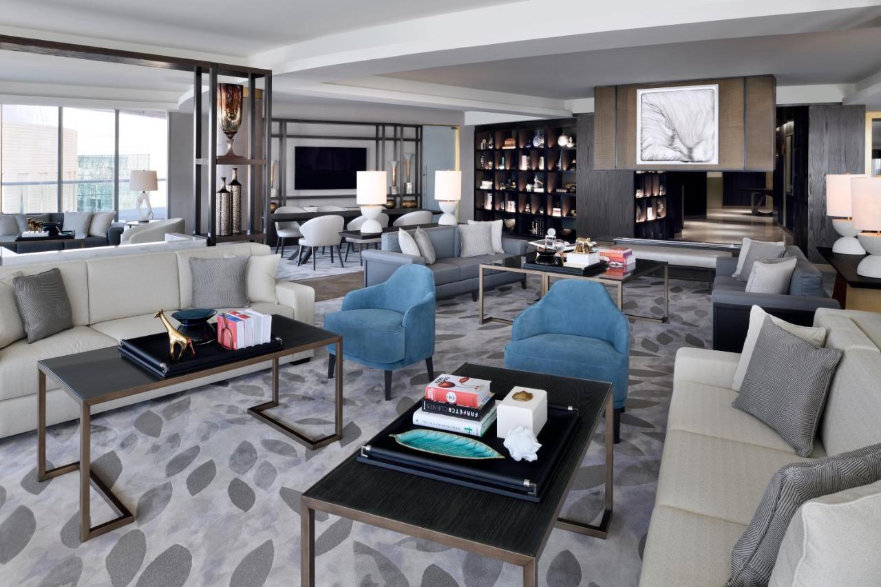 แอดเดรส ดาวน์ทาวน์ Hotel ดูไบ ภายนอก รูปภาพ The living room of a three-bedroom suite