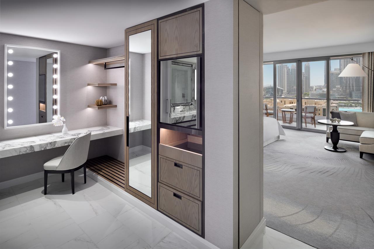 แอดเดรส ดาวน์ทาวน์ Hotel ดูไบ ภายนอก รูปภาพ A bathroom in a suite at The Ritz-Carlton, Downtown, Dubai