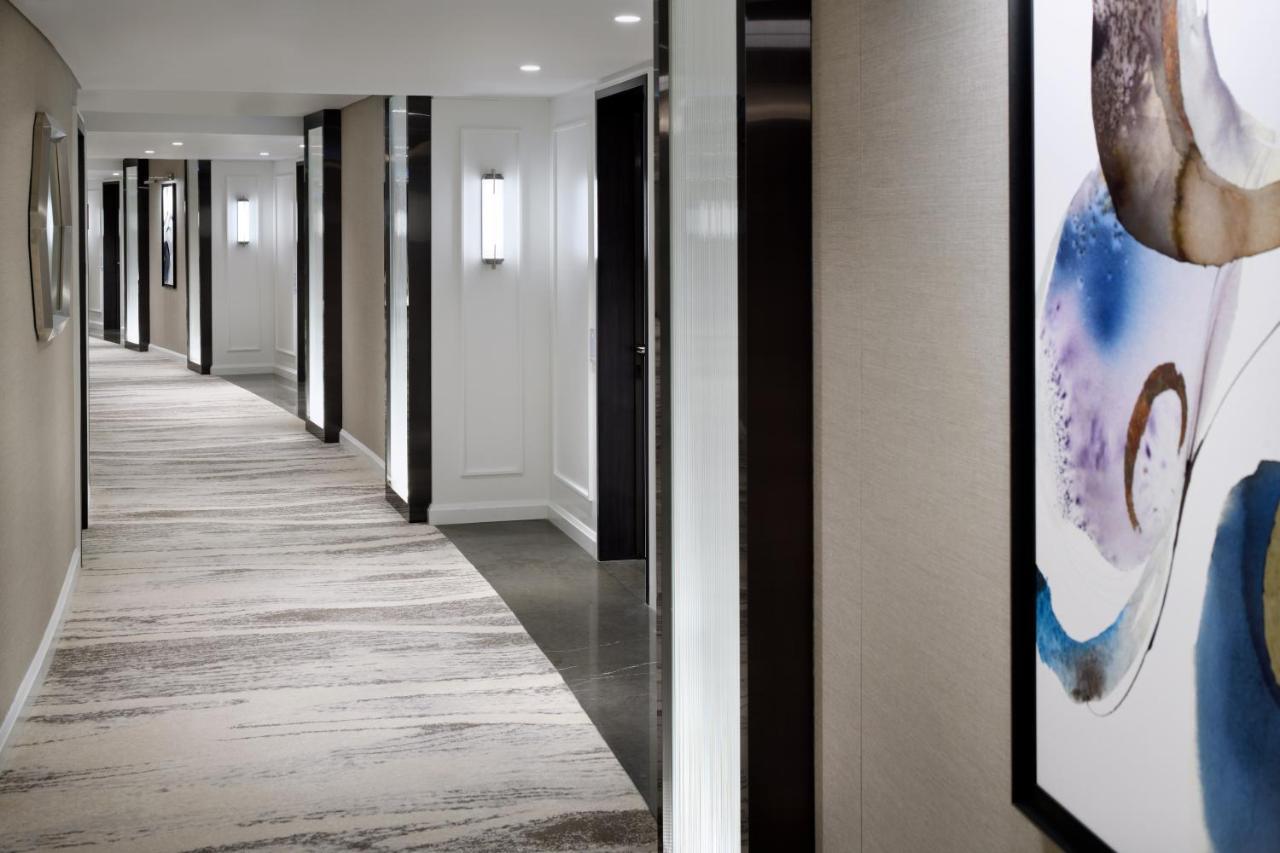 แอดเดรส ดาวน์ทาวน์ Hotel ดูไบ ภายนอก รูปภาพ A corridor at the hotel